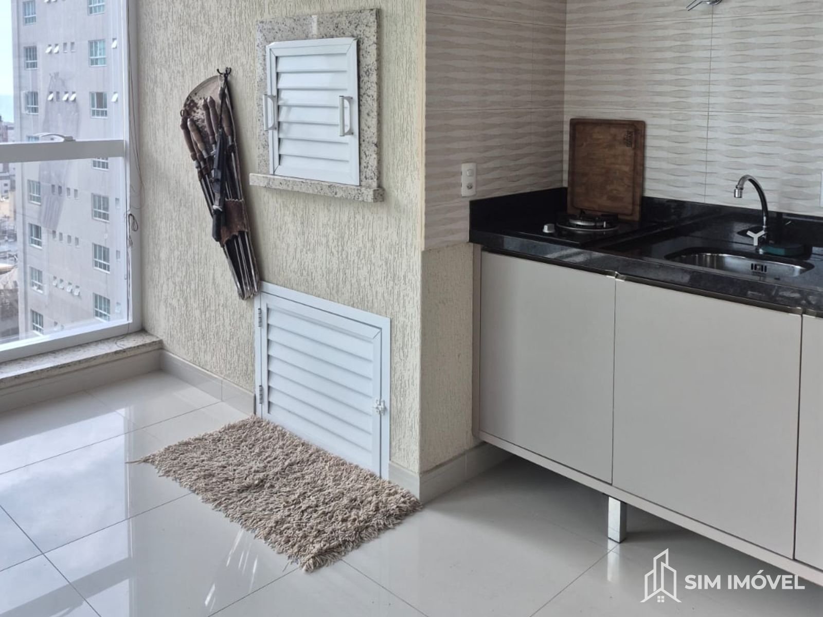 Apartamento com 3 dormitórios em Meia Praia Itapema