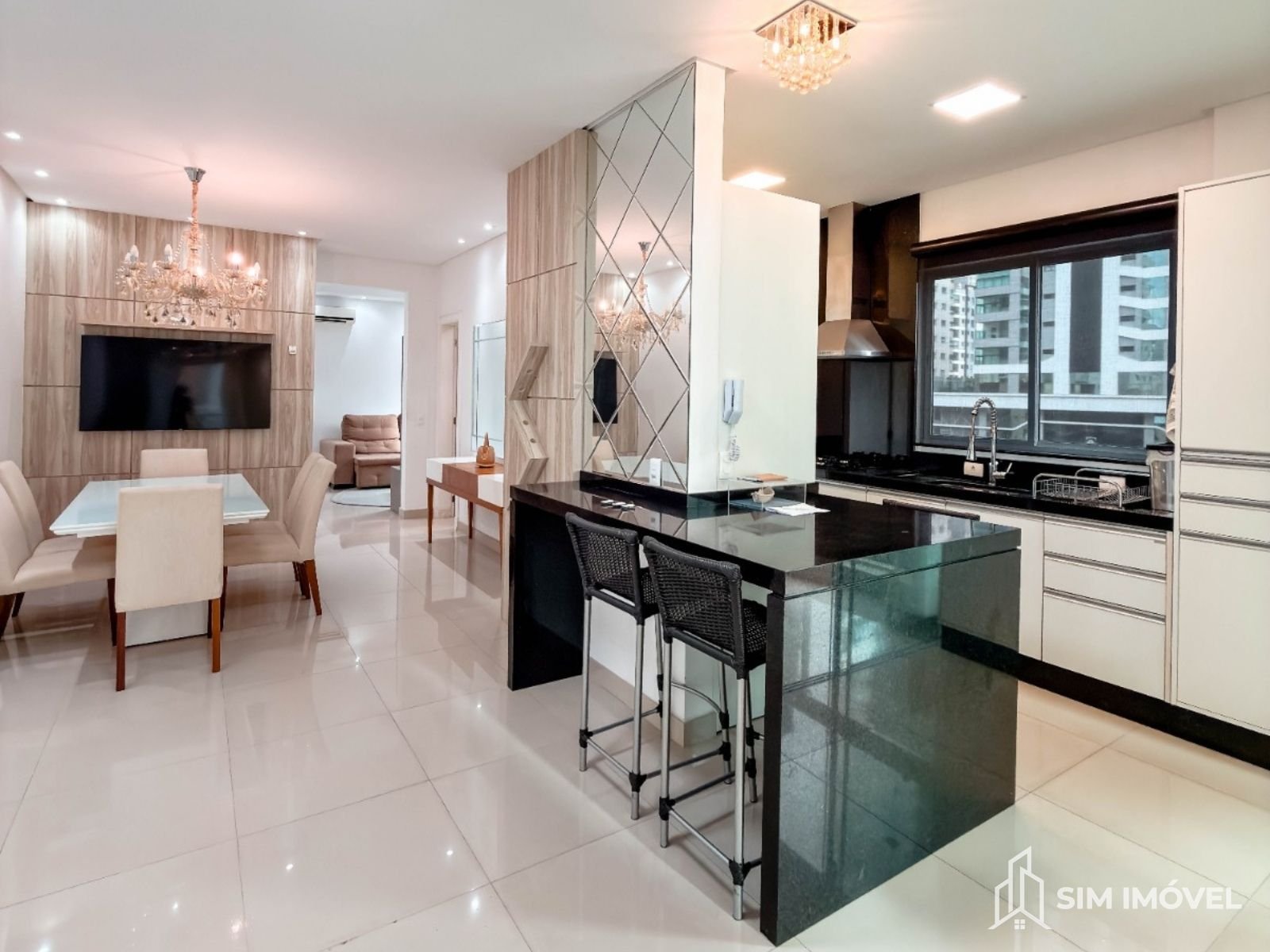 Apartamento com 3 dormitórios em Meia Praia Itapema