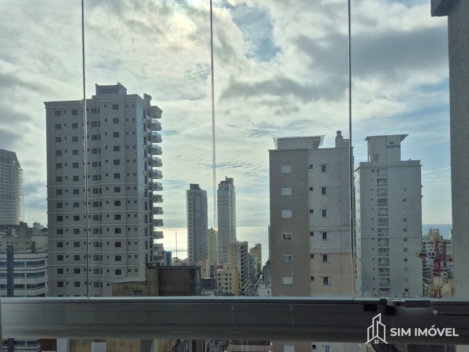 Apartamento com 3 dormitórios em Meia Praia Itapema