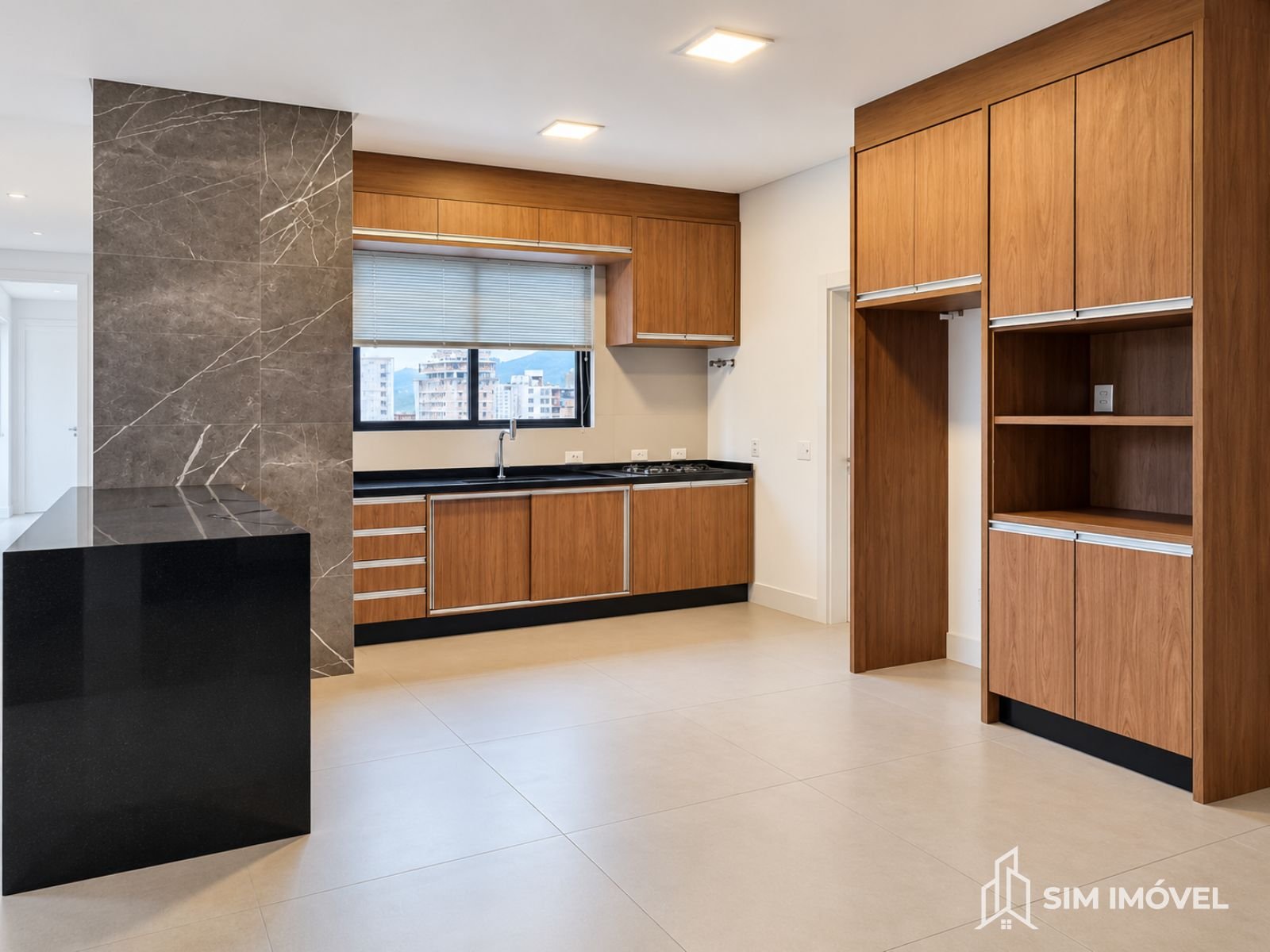 Apartamento com 3 dormitórios em Meia Praia Itapema