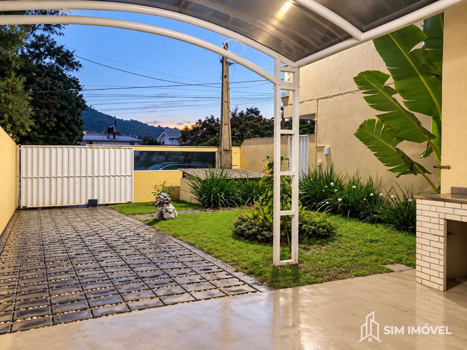 Casa com 2 dormitórios em Zimbros Bombinhas