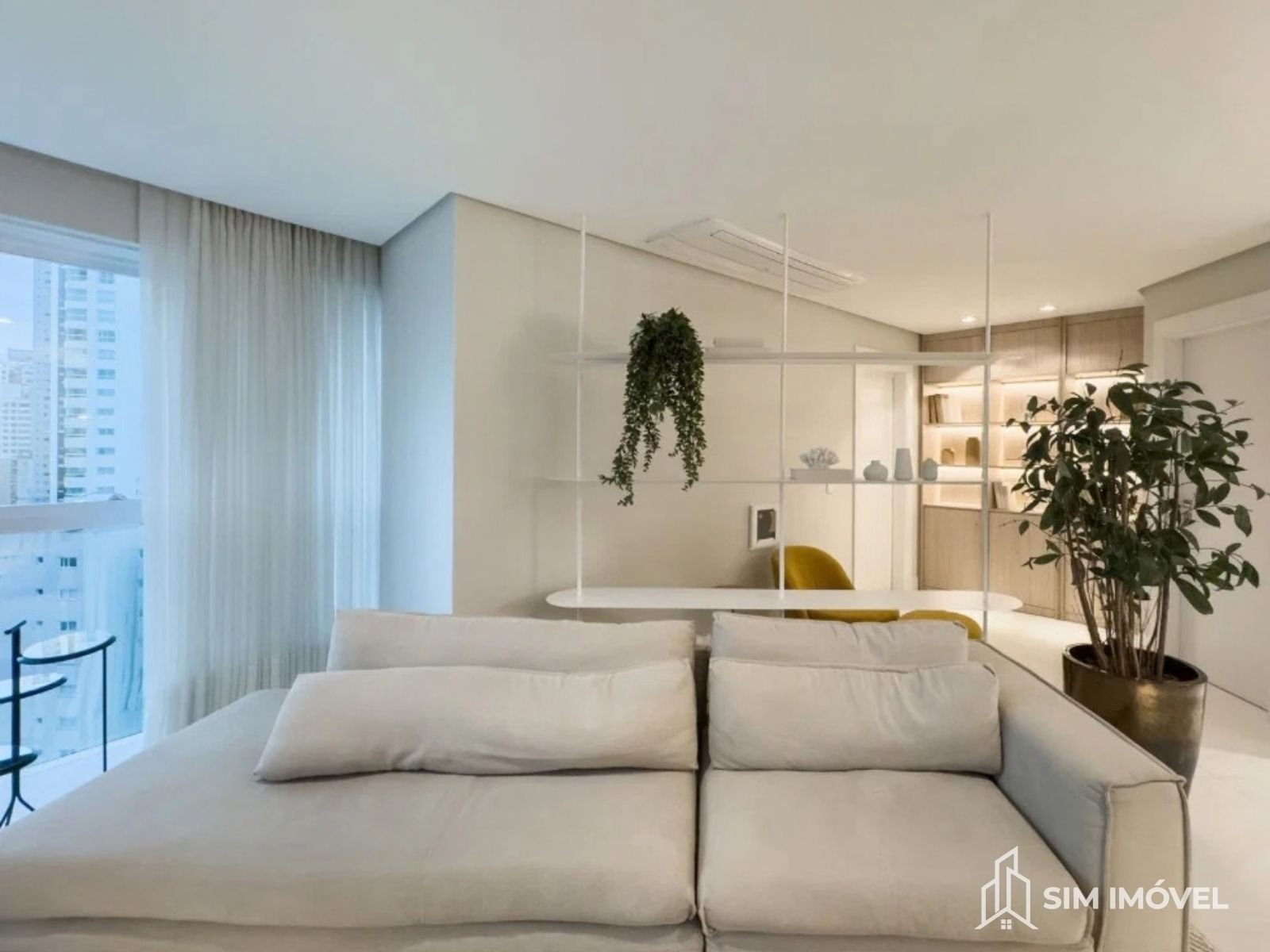 Apartamento com 3 dormitórios no centro Balneário Camboriú